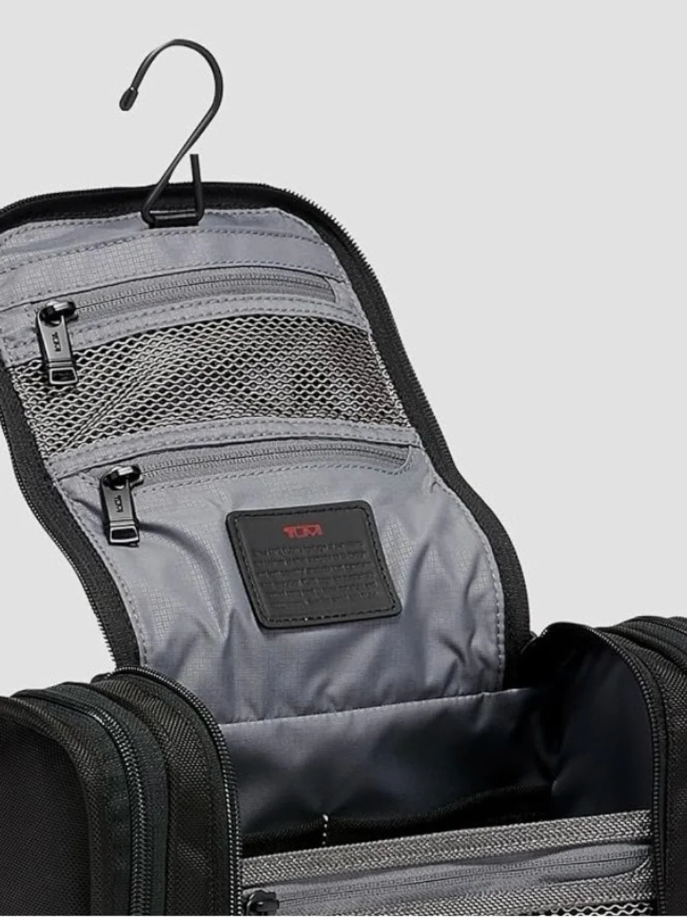 Tumi Mens Black Ballistic Nylon Alpha Hanging Toiletry Kit EUC Never Used